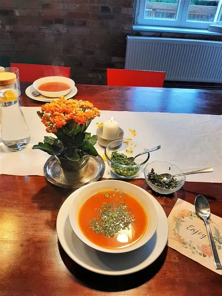 Leckere Gemüsebrühe abends beim Fastenretreat