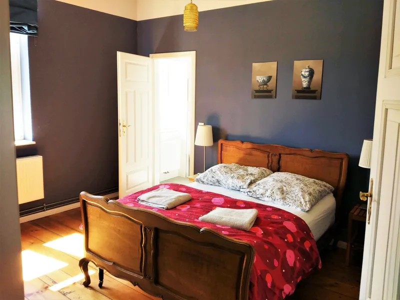 Gemütliches Schlafzimmer mit Wohlfühlatmosphäre beim Fastenretreat