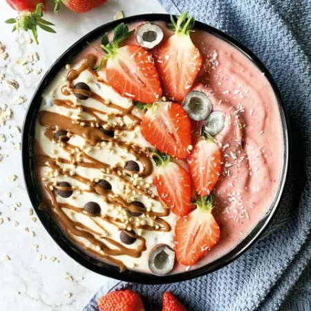 leckere und bunte, basische Frühstücksbowl beim Basenfasten im Hotel Fast