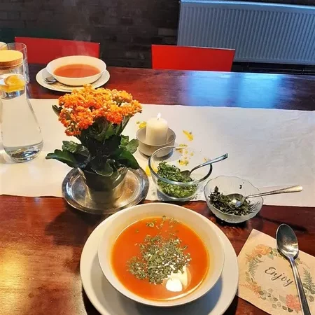 Leckere Gemüsebrühe abends beim Fastenretreat